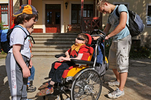 
Gemeinsam mit Betreuern unternehmen die Schülerinnen und Schüler oft Ausflüge in die nahe gelegenen Wälder.